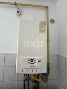 Vanzare 2 camere curat liber decomandat et 3 central Gaesti - foto 9