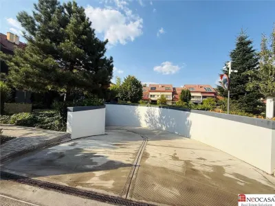 JOLIE VILLE MALL, VILA 6 CAMERE, CURTE 250 MP! - foto 16