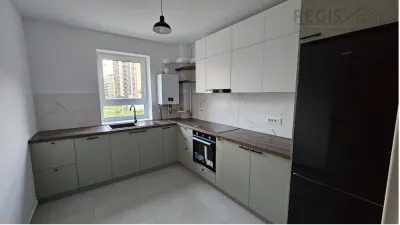 Apartament modern,semimobilat  3 camere si 2 bai  prima inchiriere - foto 1