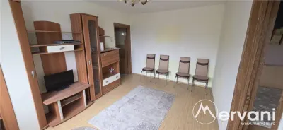 Apartament cu 3 camere de vanzare in Campina, central - foto 2