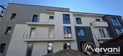 Apartament 4 camere de vanzare in Campina - foto 2