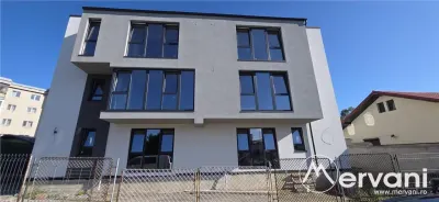 Apartament 4 camere de vanzare in Campina - foto 3
