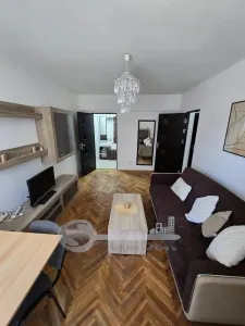 Apartament 3 camere de închiriat | Piața Unirii – La 2 minute de UMF | Etaj 2 cu lift - Iasi