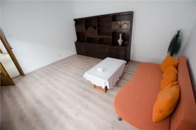 Casa singur in curte cu 1.300 mp teren  - zona Calea Turnisorului - foto 15