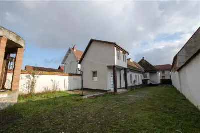Casa singur in curte cu 1.300 mp teren  - zona Calea Turnisorului - foto 4