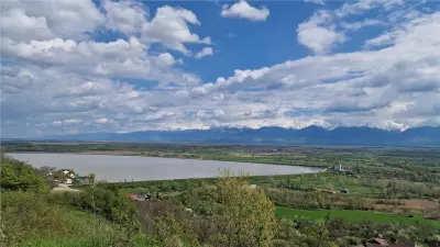 Casă cu 1100mp teren in satul Colun - la 40 km de Sibiu - foto 13