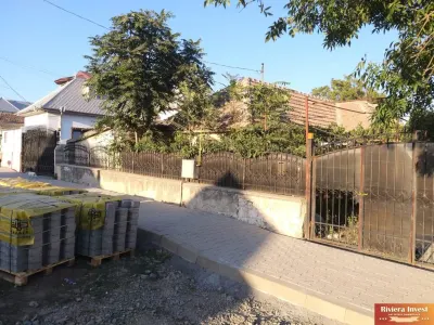 Navodari, strada Plopilor, teren 2352 mp cu casa renovabila/ demolabila - Navodari