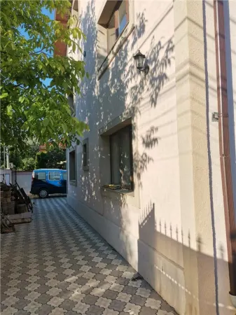 Casă 8 camere Voluntari - poza 1