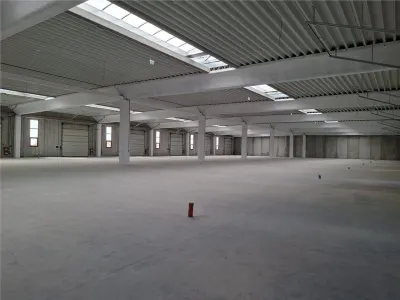 Hala 2400 mp din beton, 8 porti acces, 900 e/mp ! - foto 18