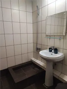 Apartament la parter - foto 4