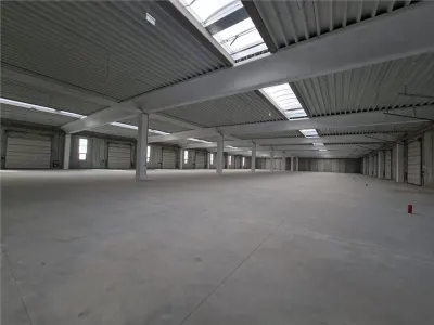 Hala 4200 mp beton,14 porti acces, dezvoltator - foto 16