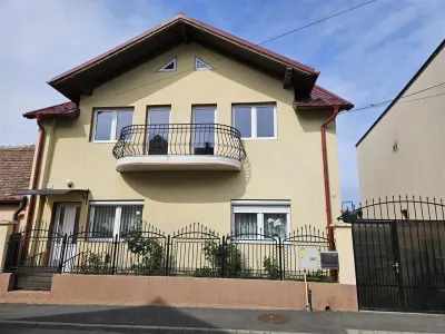 Casa spatioasa cu 2 apartamente zona Lupeni - Sibiu - foto 1