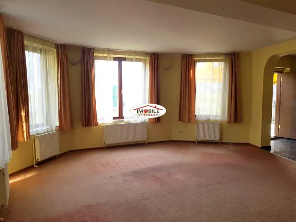 Casă 4 camere Sibiu - poza 1