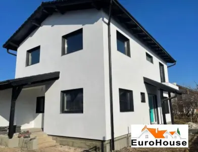 Casa de vanzare in Alba Iulia - foto 1