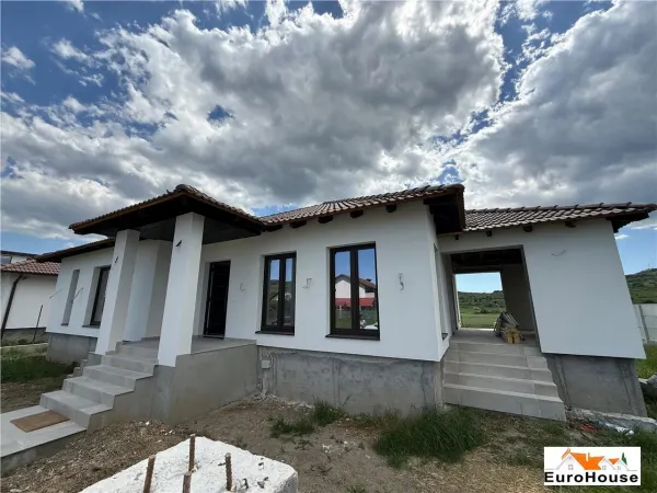 Casă 4 camere Alba Iulia - poza 1