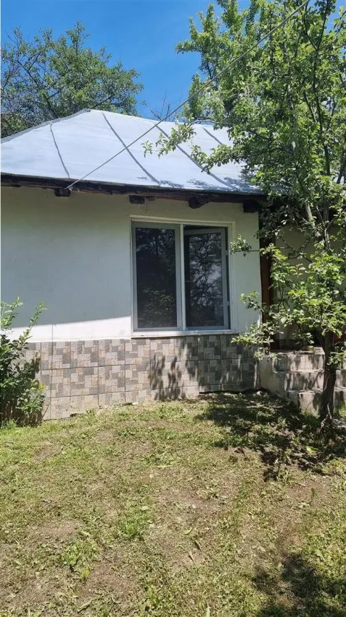 Casă 2 camere Golești - poza 1