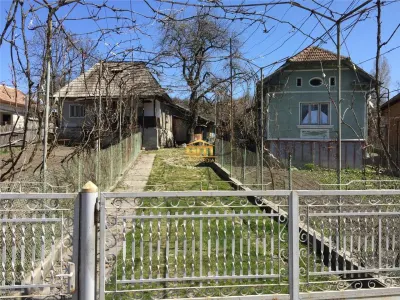 Gospodarie in Barbatesti, zonă de deal, liniște, natura - foto 1