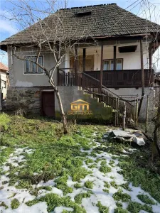 Gospodarie in Barbatesti, zonă de deal, liniște, natura - foto 2
