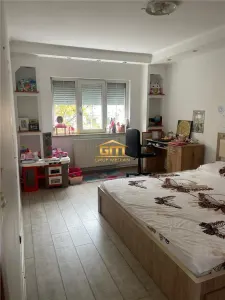 Apartament 3 camere de vanzare - Lenin Sud, etaj 3, decomandat, mobilat - Ramnicu Valcea