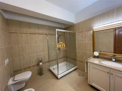 Apartament 2 camere de vanzare-zonă centrală, bloc nou, terasă generoasă și garaj subteran - foto 8