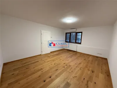 Vanzare apartament 4 camere pe 2 niveluri si curte comuna in Centru- zona Primariei - foto 11