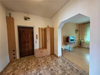 Apartament 3 camere | 80 mp | Decomandat | Centrală proprie | Splaiul Nistrului - foto 3