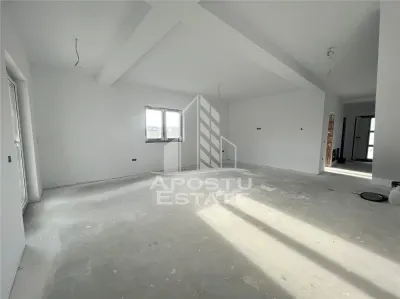 Duplex cu 4 camere, dressing si 3 bai. Toate utilitatile, la asfalt. - foto 1