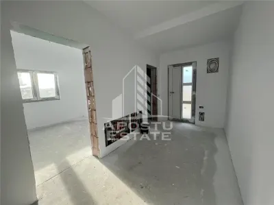 Duplex cu 4 camere, dressing si 3 bai. Toate utilitatile, la asfalt. - foto 2