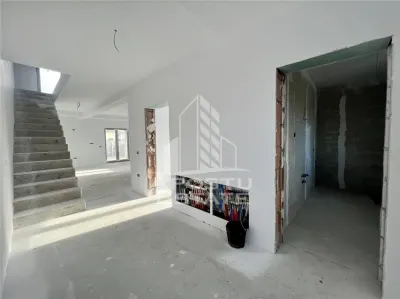 Duplex cu 4 camere, dressing si 3 bai. Toate utilitatile, la asfalt. - foto 3