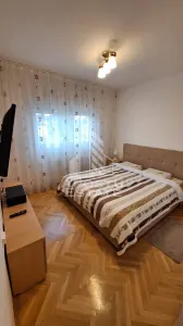 Apartament cu 4 camere, decomandat, etaj 1, BRD, Complexul Studentesc - foto 3