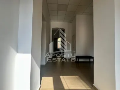 Apartament cu 4 camere 180mp loc de parcare zona centrala - foto 11
