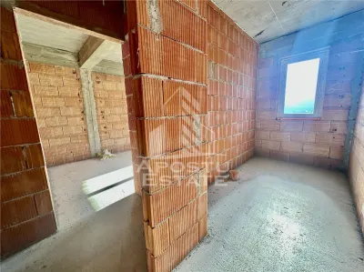 Casa individuala cu 4 camere, bucatarie inchisa, zona Planetelor - foto 10