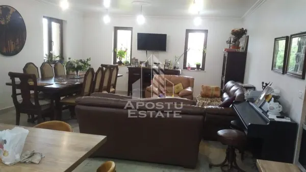 Casă 7 camere Ghiroda - poza 1