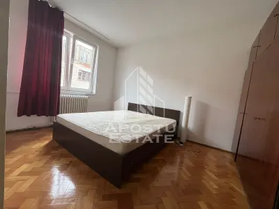 Apartament cu 3 camere, semidecomandat, etajul 2, zona Centrala - foto 8