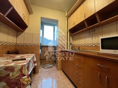 Apartament cu 3 camere, decomandat, etajul 2 , centrala proprie - foto 6