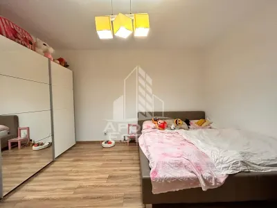 Apartament 3 camere, complet renovat la curte comuna in zona Centrala - foto 2