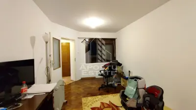 Casa la curte comuna 4 camere, zona Centrala - foto 9