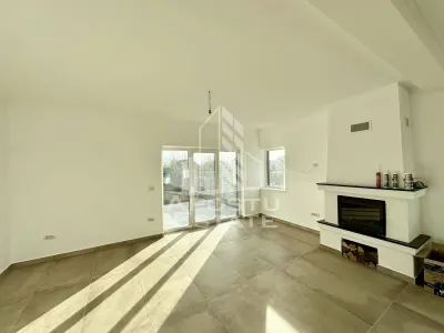 Jumatate de duplex cu 4 camere de vanzare, Becicherecu Mic - foto 3