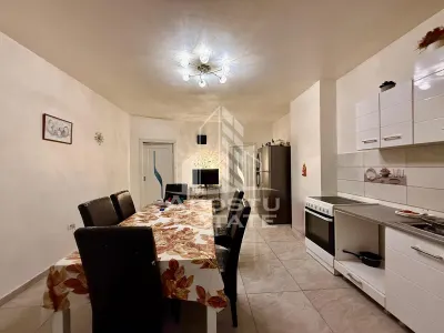 Apartament 2 camere,curte comuna,zona Lunei - foto 12