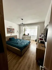 Apartament cu 4 camere de vanzare , renovat, decomandat,Gheorghe Lazar - foto 3