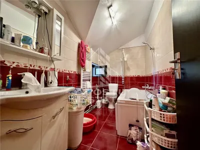 Duplex cu 4 camere situat la asfalt, in zona Planetelor - foto 10