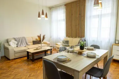 Apartament cu farmec istoric, Piata Victoriei, 63 mp utili , lift - foto 2