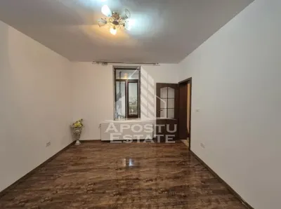 Apartament cu 2 camere de vanzare,curte comuna,boxa de 50mp,Timisoara - Timisoara