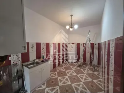 Apartament cu 2 camere de vanzare,curte comuna,boxa de 50mp,Timisoara - foto 5