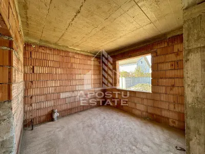 Jumatate de duplex cu 5 camere despartit prin garaj, 131 mp utili - foto 4