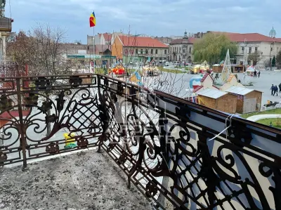 Apartament 3 camere cu vedere si balcon spre Piata Catedralei - foto 14