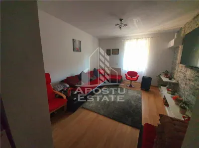 Apartament pe 4 camere, renovat complet la curte comuna in Balcescu - foto 2