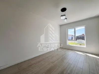 Jumatate de Duplex, 4 camere, 2 locuri de parcare,curte, Mosnita Noua - foto 2