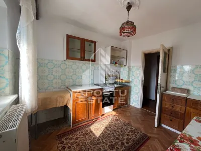 Apartament cu 3 camere, decomandat, situat in zona Sagului - foto 4