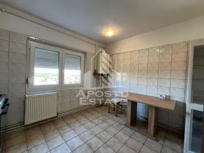 Apartament cu 3 camere, 2 bai, decomandat, centrala proprie, Sagulu - foto 2